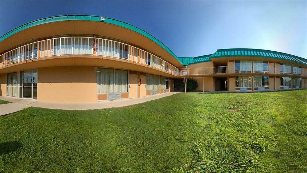 Red Roof Inn & Suites Cave City Exterior photo